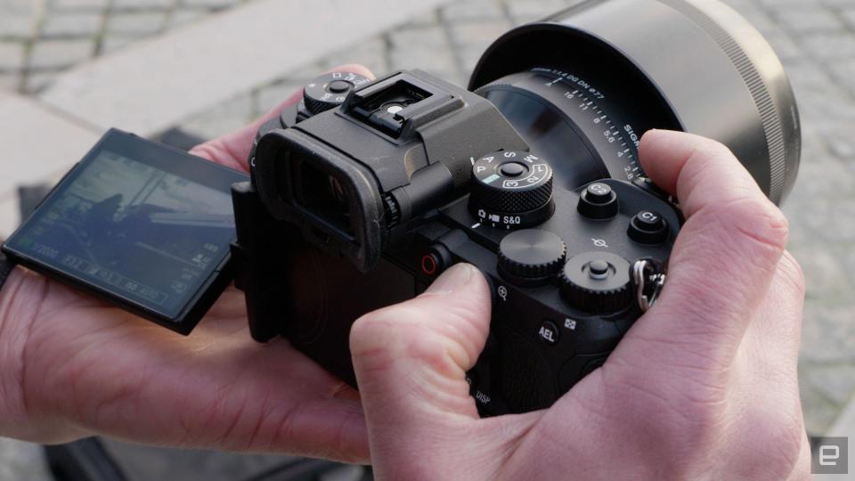 <p>Sony A9 III mirrorless camera review</p>
