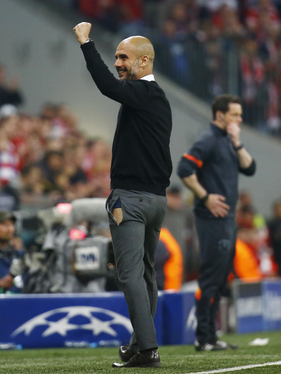 Football - Bayern Munich v Porto - UEFA Champions League Quarter Final Second Leg - Allianz Arena, Munich - Germany - 21/4/15 Bayern Munich's Josep Guardiola celebrates Reuters / Kai Pfaffenbach