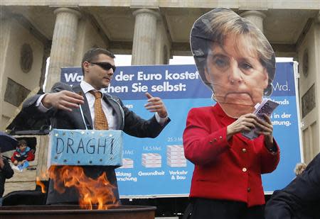 Supporters of the euro-critical Alternative for Germany AFD party, dressed as German Chancellor Angela Merkel and European Central Bank President Mario Draghi (L) burn mock 500 euro banknotes during an election campaign rally in front of the Brandenburg Gate in Berlin September 16, 2013. REUTERS/Fabrizio Bensch