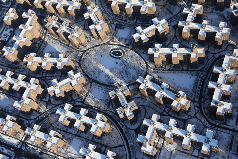 he Stuyvesant Town-Peter Cooper Village residential complex lies under a blanket of snow on January 5, 2018 in in New York City.&nbsp;