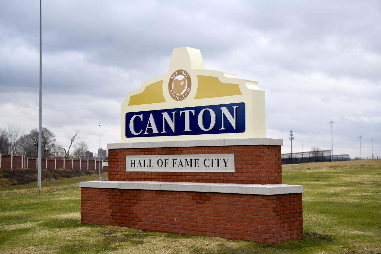 A new sign welcoming visitors to Canton along the Interstate 77 south exit ramp to Tuscarawas Street W was installed Friday.