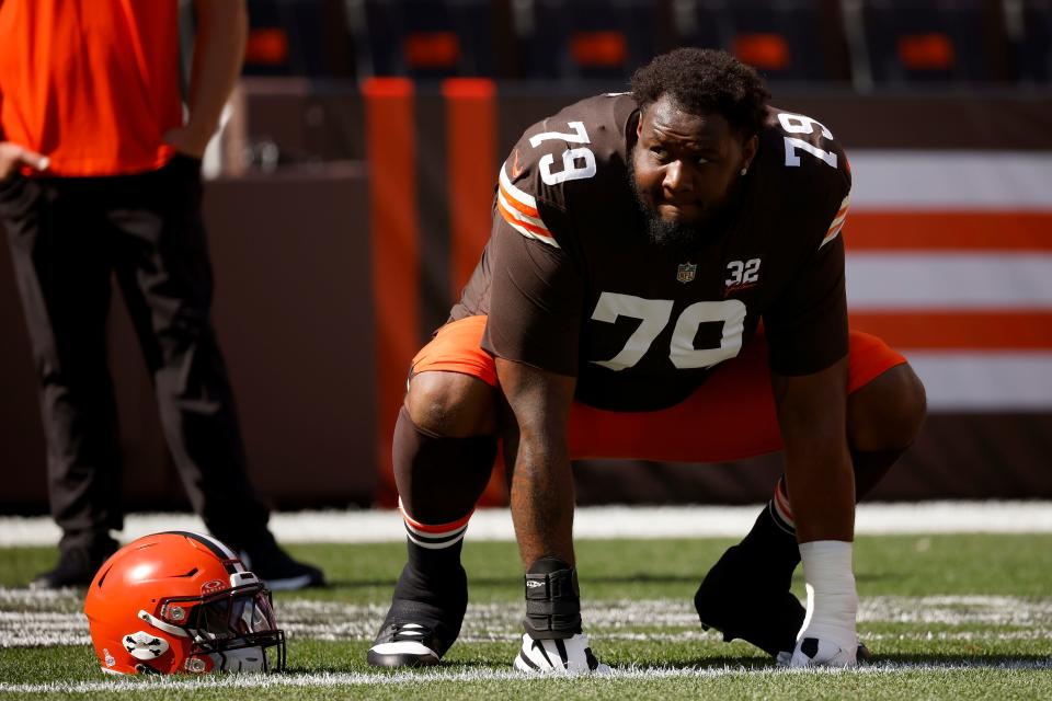 Browns offensive tackle Dawand Jones warms up prior to the start of a game against the Ravens, Sunday, Oct. 1, 2023, in Cleveland.