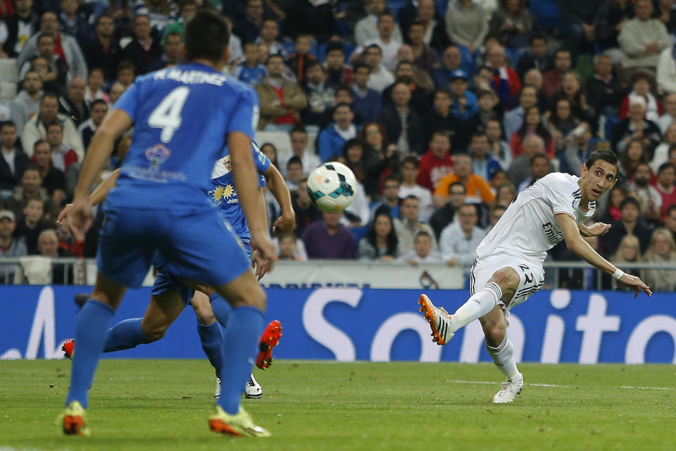 Real's Angel Di Maria, right, scores his goal during a Spanish La Liga soccer match between Real Madrid and Almeria at the Santiago Bernabeu stadium in Madrid, Spain, Saturday, April 12, 2014. (AP Photo/Andres Kudacki)