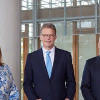 Christina Foerster, Vorständin der Lufthansa, Christian Sewing, CEO von der Deutschen Bank und Michael Miebach, CEO von Mastercard.