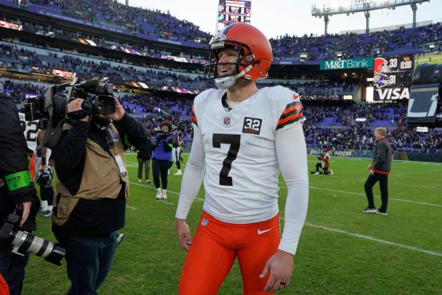 Browns agree to 3-year extension to make Dustin Hopkins among NFL's  highest-paid kickers - Yahoo Sports