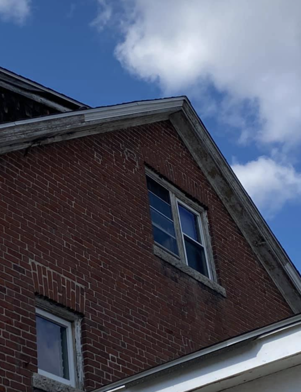 This window had gone unnoticed by the tenant for six years until his girlfriend moved in. Source: Facebook