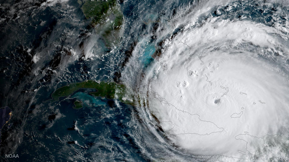 <p>Ein gigantisches Gebräu, so sieht Hurrikan „Irma“ aus dem Weltall betrachtet aus. Laut dem National Hurricane Center, von dem auch dieses Bild stammt, ist „Irma“ ein Wirbelsturm der Kategorie 5 – und damit der stärkste Hurrikan, der jemals außerhalb der Karibik und des Golfs von Mexiko aufgezeichnet wurde. „Irma“ wurde am Freitag kurzzeitig auf Kategorie 4 herabgestuft, inzwischen jedoch wieder auf 5 angehoben. (Bild: Reuters, Courtesy NOAA National Weather Service National Hurricane Center) </p>