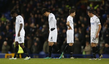 Britain Football Soccer - Everton v Swansea City - Premier League - Goodison Park - 19/11/16 Swansea City's Nathan Dyer, Ki Sung Yueng, Federico Fernandez and Jack Cork looks dejected Action Images via Reuters / Ed Sykes Livepic