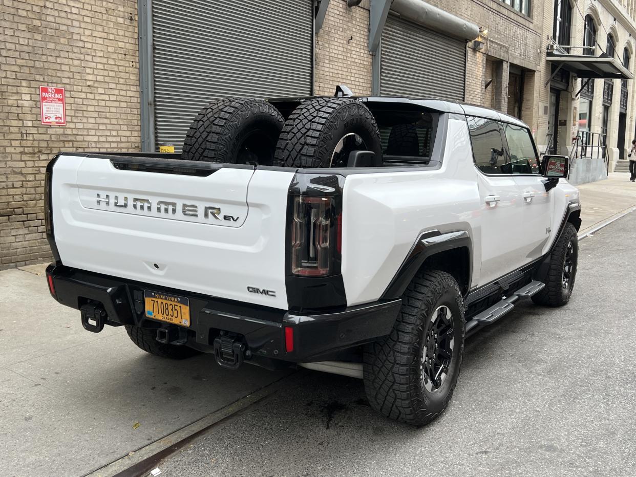 GMC Hummer EV pickup (credit: Pras Subramanian)