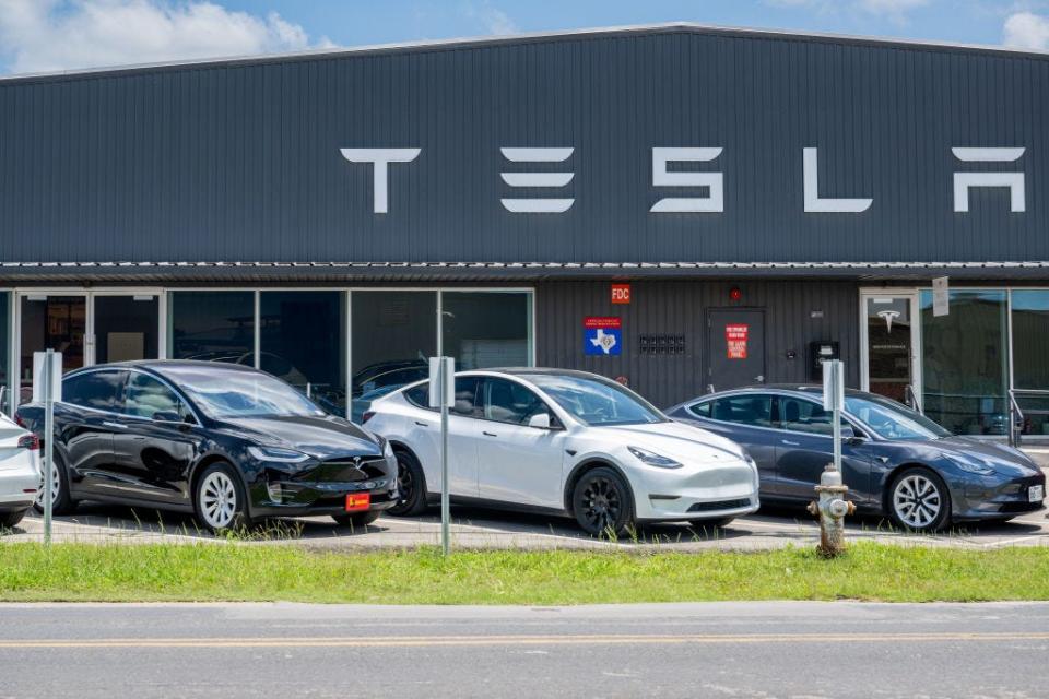 Tesla showroom in Texas with Model S, Model X, and Model Y parked in front