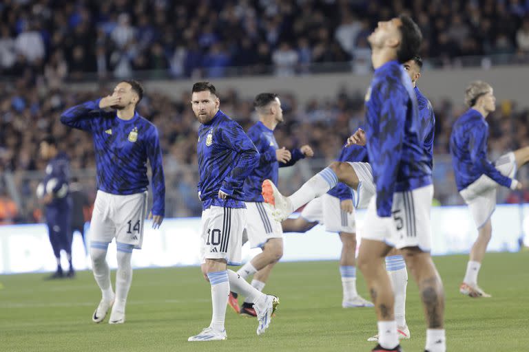 Lionel Messi, durante la entrada en calor de la selección argentina antes de enfrentar a Paraguay