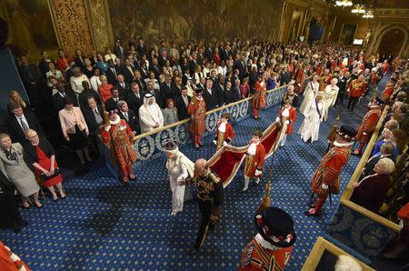 Britain's Queen Elizabeth and Prince Philip proceed through the Royal Gallery before the State Opening of Parliament in the House of Lords, at the Palace of Westminster in London, Britain May 18, 2016. REUTERS/Toby Melville