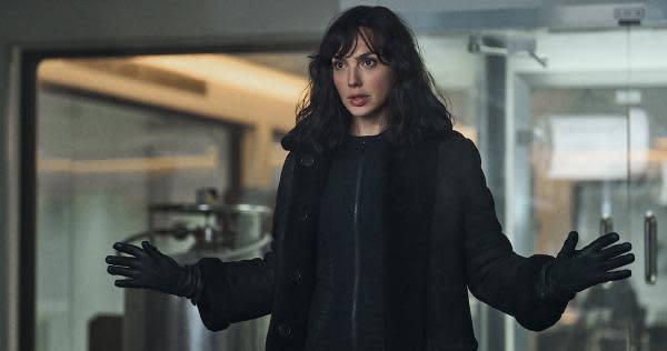 Gal Gadot en Agente Stone (Crédito: Netflix)