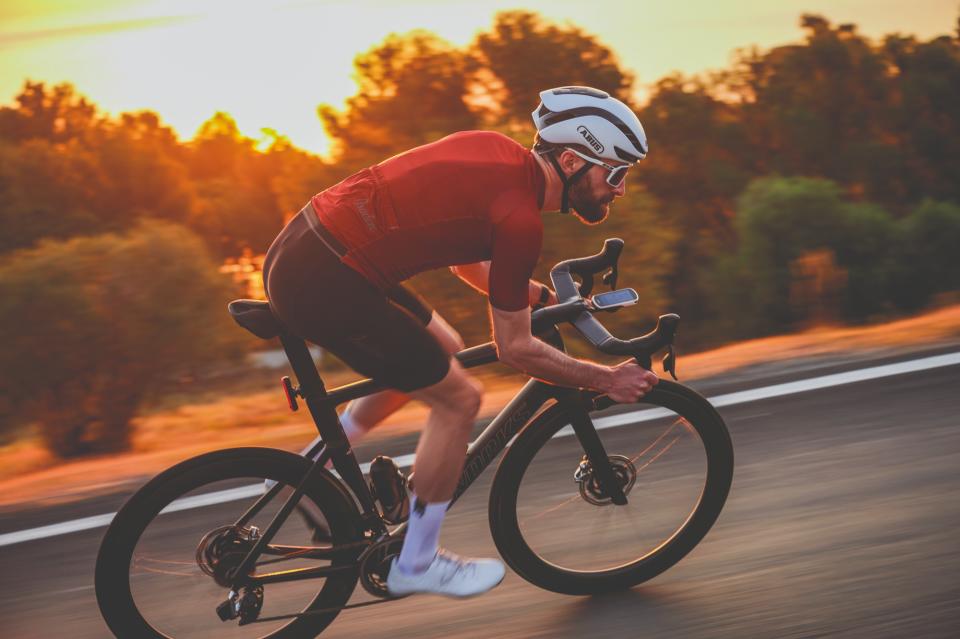 Road cyclist wearing the ABUS GameChanger 2.0 aero helmet