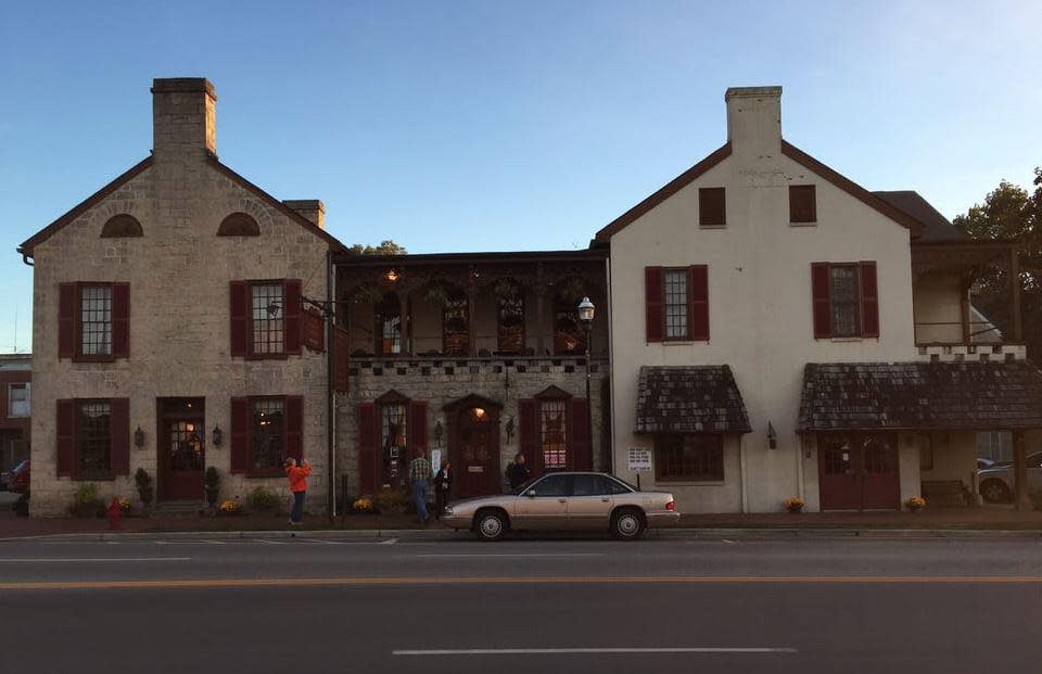 Kentucky: The Old Talbott Tavern (Bardstown)