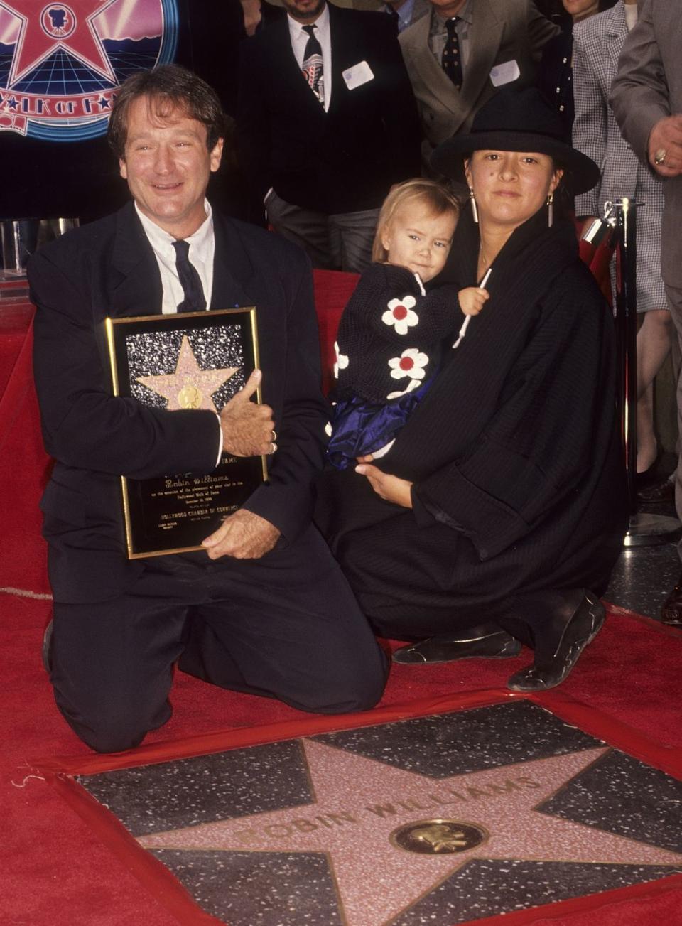 1990: Robin Williams hugs his star on the red carpet