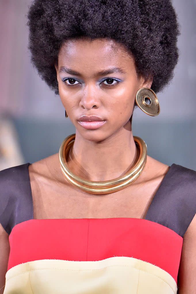 <p>Bronze disc earrings and gold double layer collar necklace at the Marni FW18 show. (Photo: Getty Images) </p>