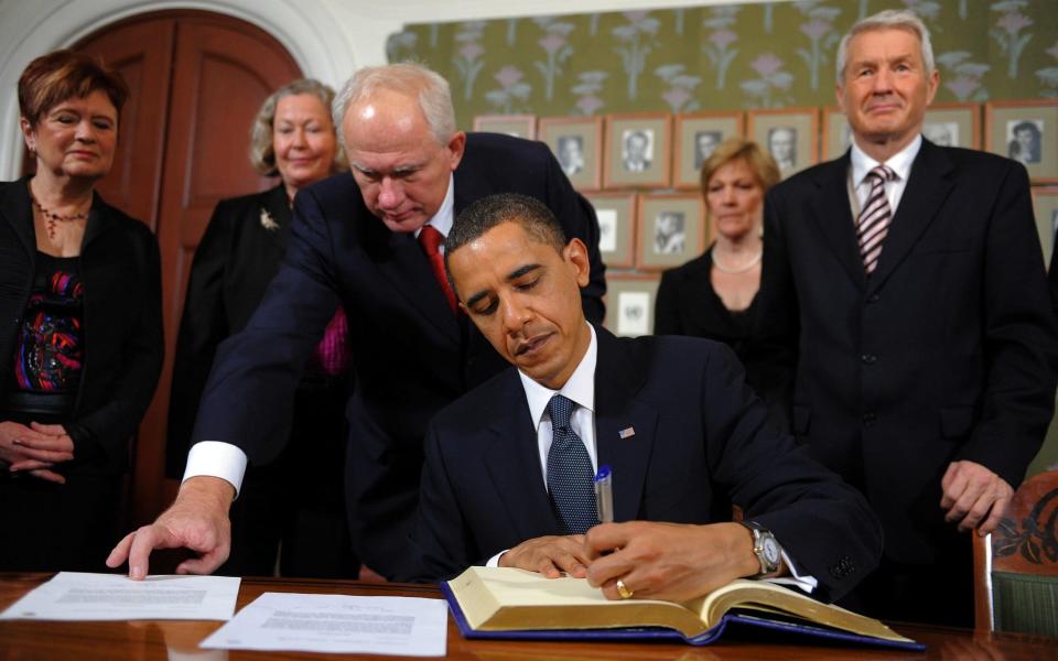 Left-handers like Barack Obama are more likely to become President - AFP