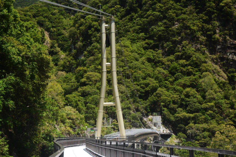 山月吊橋(Photo via Wikimedia, by 太魯閣國家公園管理處, License: CC BY 4.0，圖片來源：https://commons.wikimedia.org/w/index.php?curid=92723942)