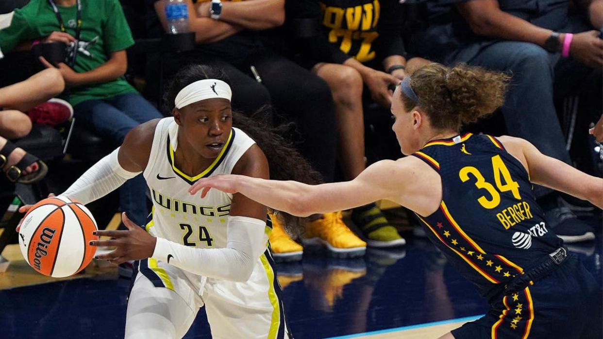 <div>COLLEGE PARK CENTER, ARLINGTON, TEXAS, UNITED STATES - 2024/05/03: Grace Berger #34 of Indiana Fever defends Arike Ogunbowale #24 of Dallas Wings during the WNBA preseason match between the Dallas Wings and the Indiana Fever at College Park Center. Final score Dallas Wings 79 - 76 Indiana Fever. (Photo by Javier Vicencio/Eyepix Group/LightRocket via Getty Images)</div>