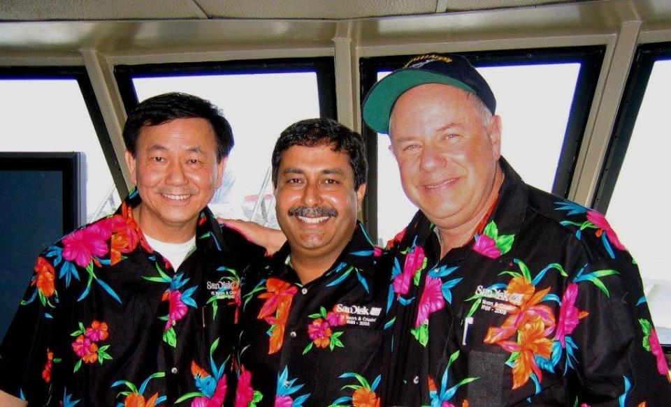 3 SanDisk Founders Crop