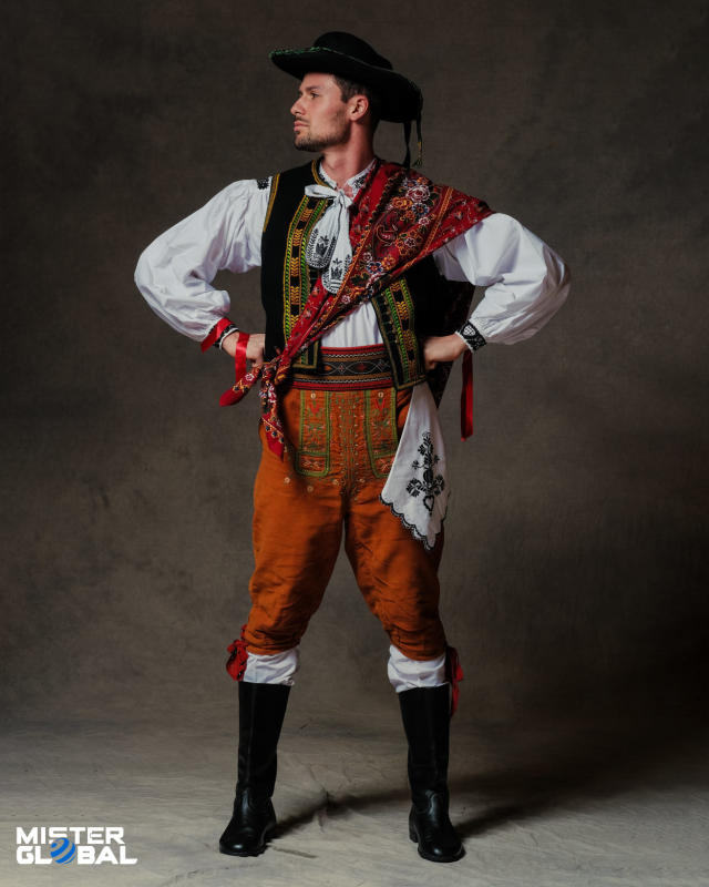 78 Traditional Costumes from around the World