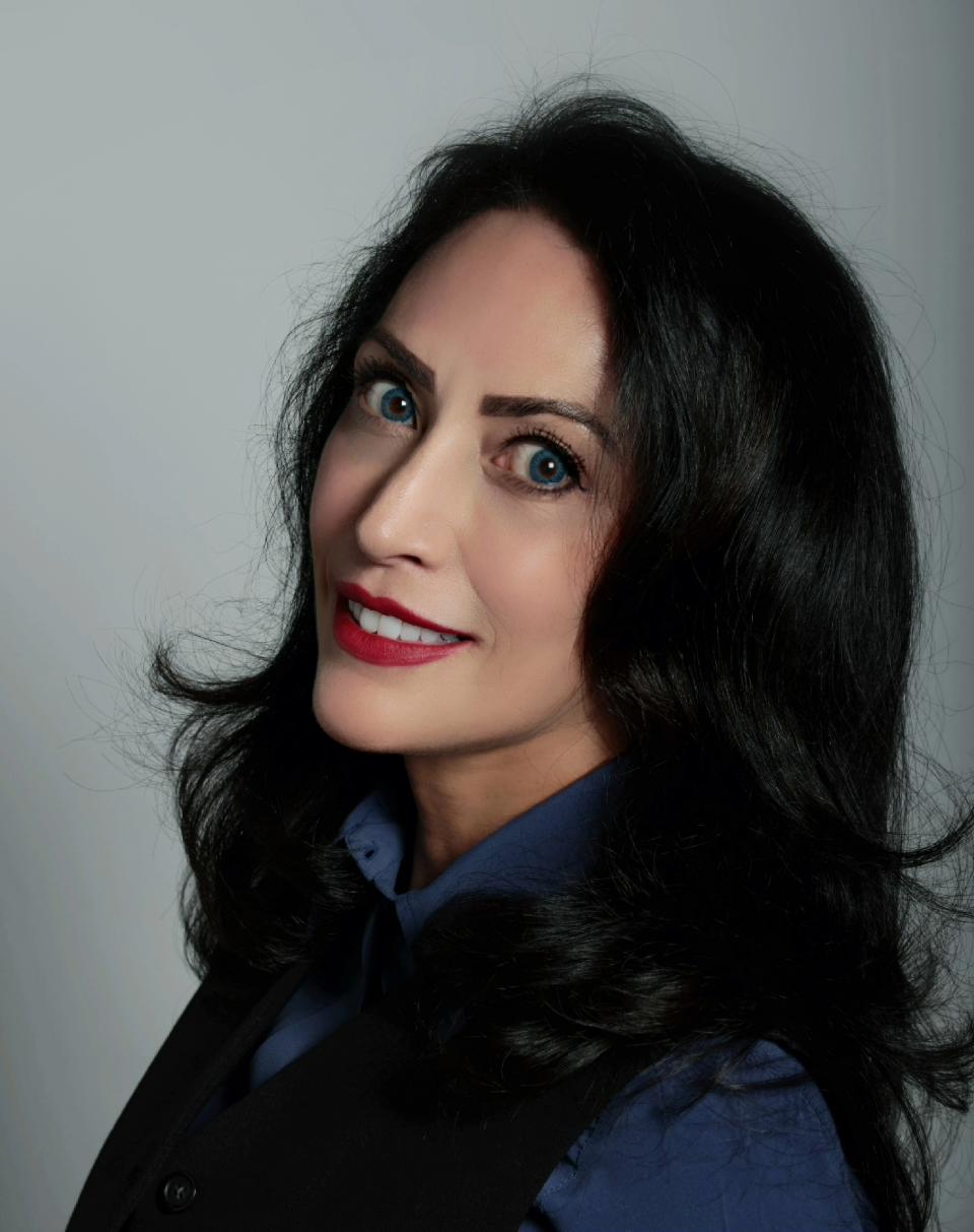 Julie Mares has joined SaksOff5th.com in a critical e-commerce role.