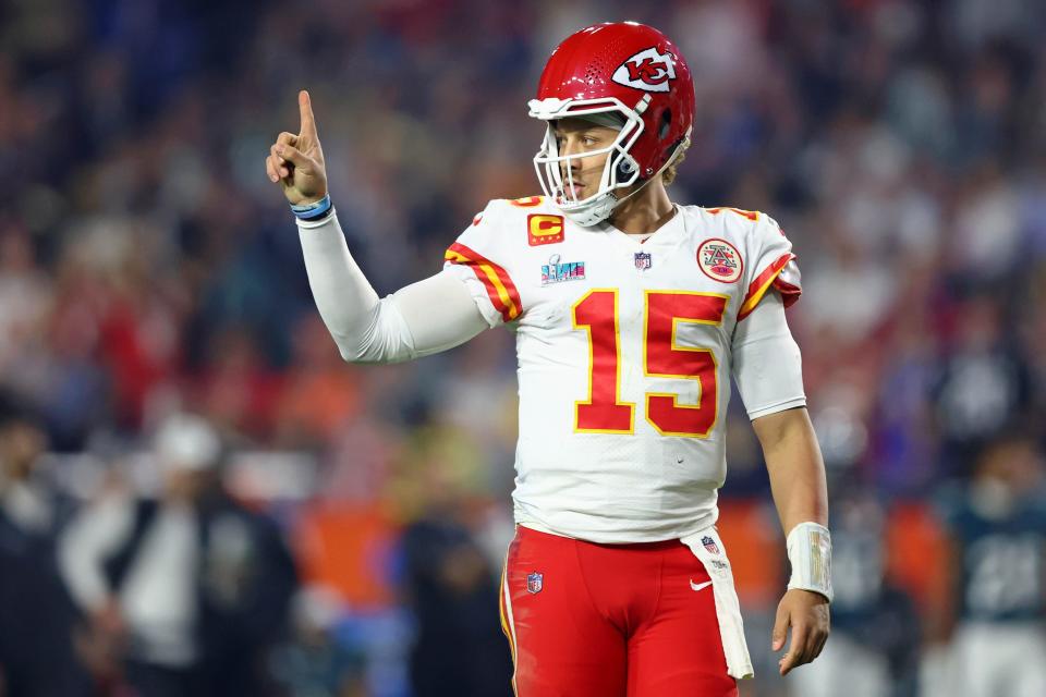 Patrick Mahomes, on a gimpy ankle, brought the Chiefs back in the second half.