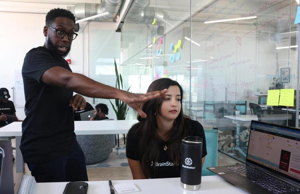 Christopher Bartley, class instructor, left, helps a group with a project during a breakout session in class at Brainstation in Wynwood on March 8, 2023. Alie Skowronski/askowronski@miamiherald.com