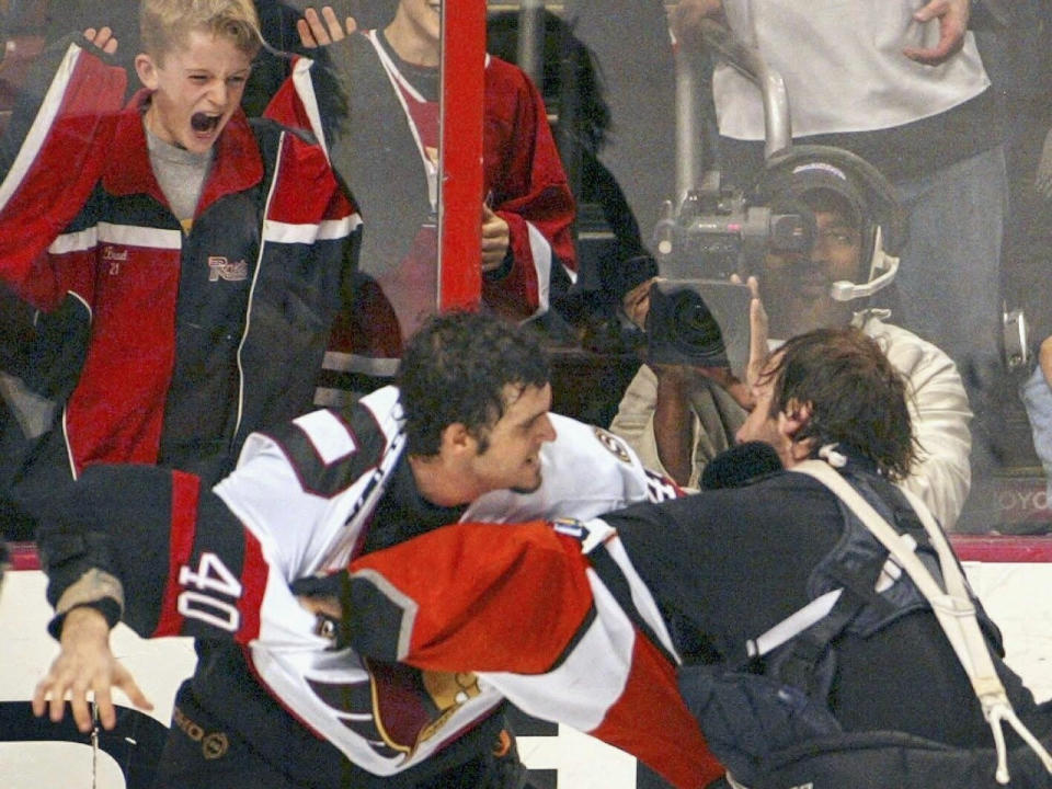 Senators goalie Patrick Lalime (L) and Flyers goalie Robert Esche were among those who threw down that night. (George Widman/AP Photo)