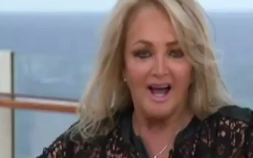 Bonnie Tyler sings 'Total Eclipse of the Heart' - CNN