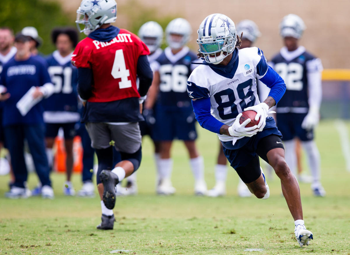 CeeDee Lamb drops ‘Horns Down’ on arrival to Dallas Cowboys training