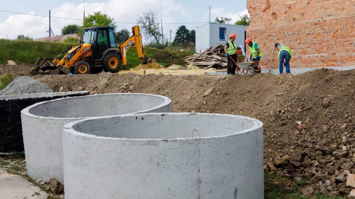 Construction of fortifications in Kharkiv Oblast in August 2023. Photo: Oleksii Kuleba