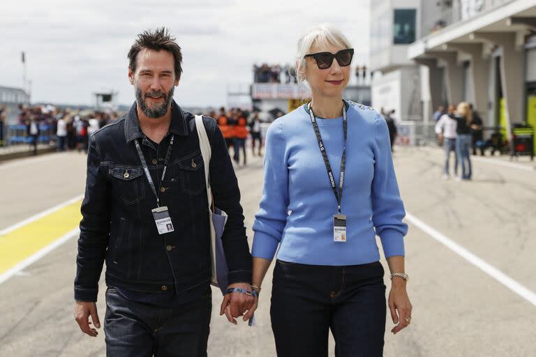 Keanu Reeves disfrutó de una de sus grandes pasiones el domingo por la tarde: la estrella de Hollywood fue a la carrera MotoGM que se realizó en Sachsenring, Alemania. Y para que la salida sea completa, invitó a su novia, Alexandra Grant, a compartir el momento