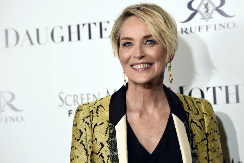 Sharon Stone a dévoilé l'un de ses secrets beauté.  (Photo by Chris Pizzello/Invision/AP)