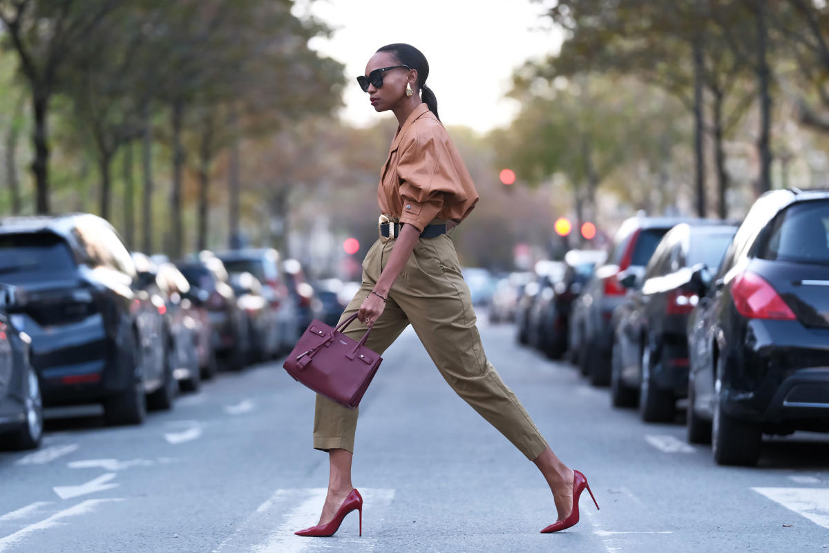 21 Bucket Bag Outfit Ideas That Every Fashionista Must Try