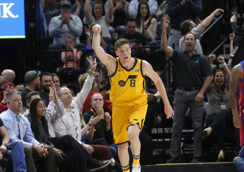 The Warriors are reportedly set to fill one of their few roster holes on Monday by signing former Utah Jazz shooter Jonas Jerebko. (AP Photo/Kim Raff)