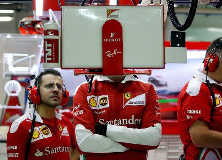 Formula One - Singapore Grand Prix - Marina Bay, Singapore - 16/9/16 Crew members monitor the performance of Ferrari's Kimi Raikkonen of Finland in the garage during first practice. REUTERS/Edgar Su