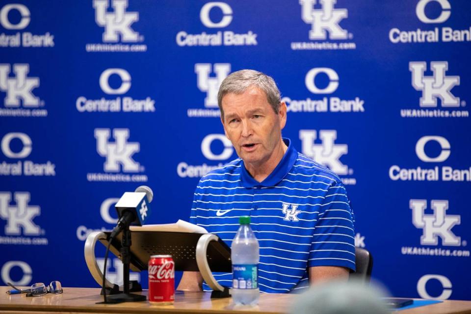 UK athletics director Mitch Barnhart discussed the NIL landscape in college sports earlier this month during a speaking engagement at the Lexington Forum. Barnhart said that the combination of NIL and the NCAA transfer portal has made it “really difficult” to develop cultures in locker rooms.