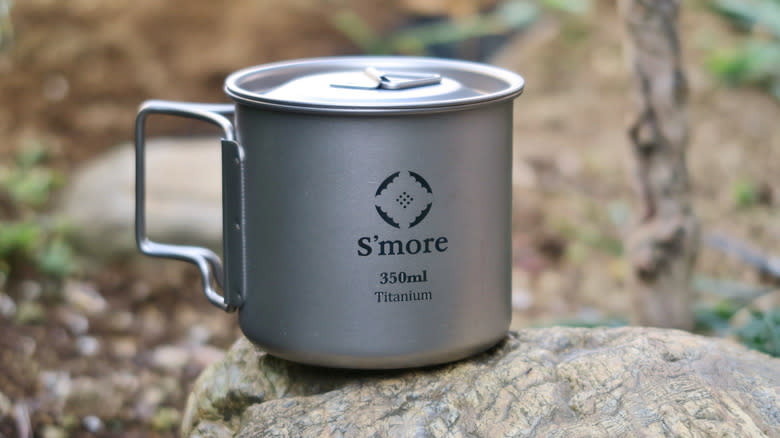 Titanium mug with s'more design