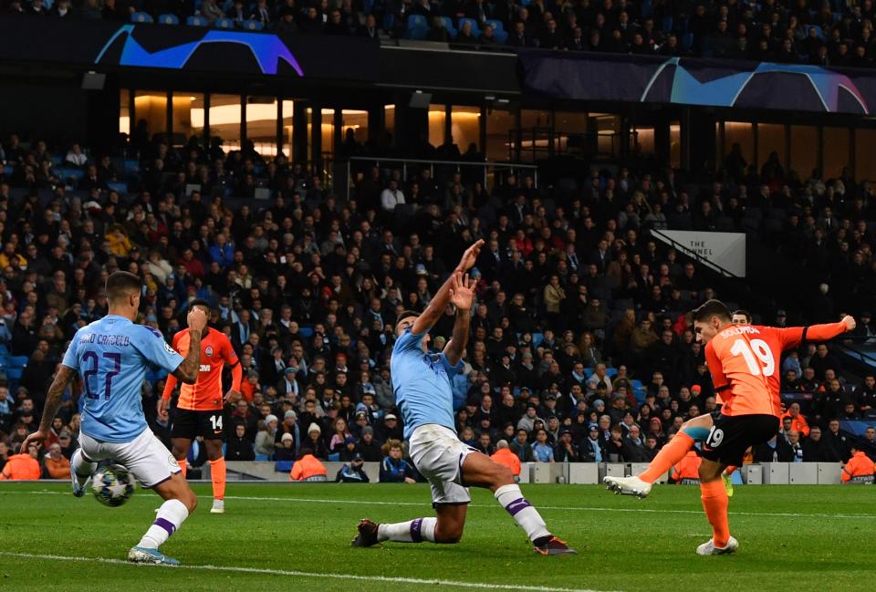 Shakhtar Donetsk forward Manor Solomon smashes home the equaliser. (Photo by Paul ELLIS / AFP) (Photo by PAUL ELLIS/AFP via Getty Images)