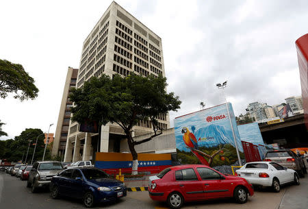 People wait in line to fill the tanks of their cars at a gas station of the state oil company PDVSA in Caracas, Venezuela March 23, 2017. REUTERS/Carlos Garcia Rawlins