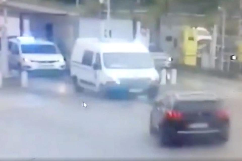 The moment a car rammed into the police van carrying the ‘Fly’ (BBC)
