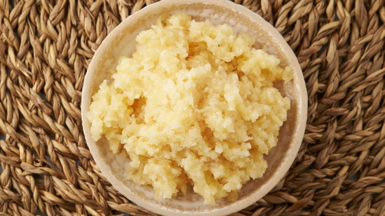 bowl of freshly minced garlic