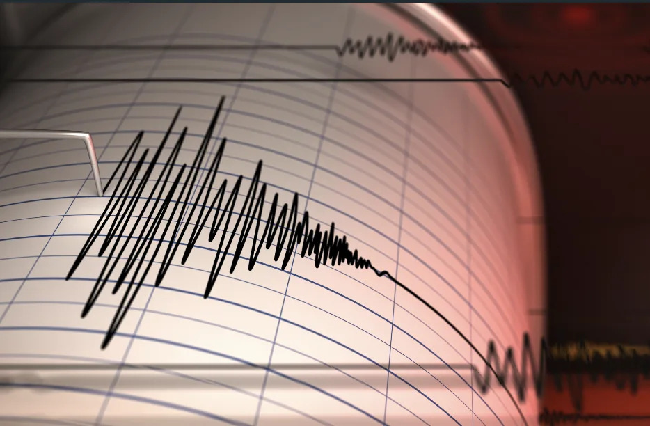 提醒您地震來襲時的避難三守則：​趴下、掩護、穩住