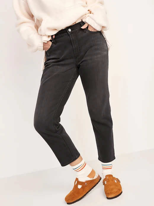 Mid-Rise Built-In Warm Black-Wash Boyfriend Jeans. Image via Old Navy.