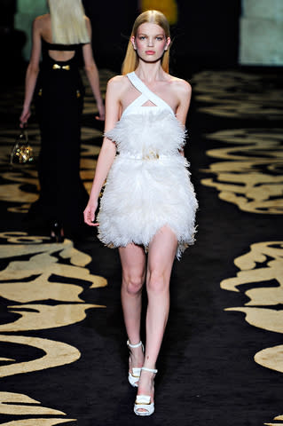 Versace, FW 2011

Nobody does red carpet glamour better than Donnatella. This dress brings that…