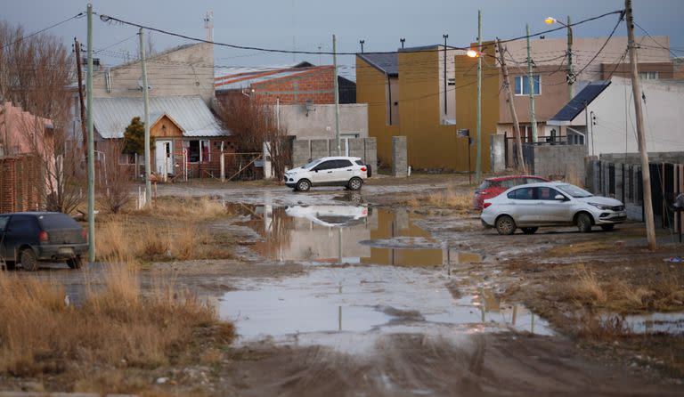 El Faro, donde Cristina Kirchner prometió 100 cuadras de "dignidad", es hoy una trampa de barro en Río Gallegos