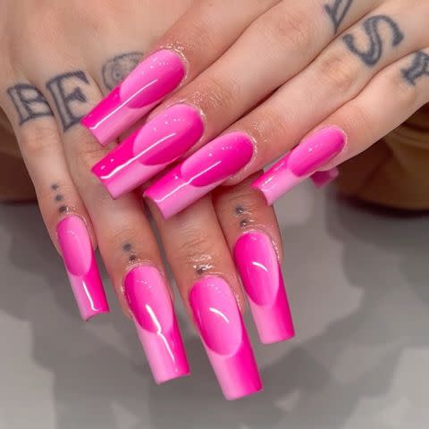 <p><a href="https://www.instagram.com/p/CiKn81YDmLq/" data-component="link" data-source="inlineLink" data-type="externalLink" data-ordinal="1">@madnails</a></p>