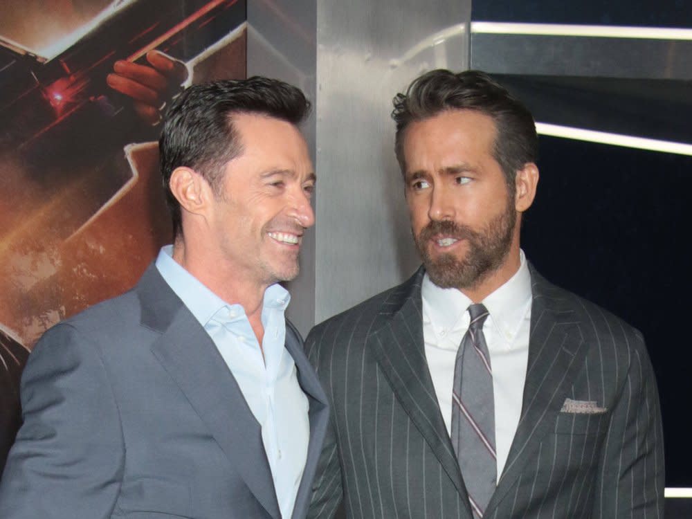 Hugh Jackman (l.) und Ryan Reynolds (r.) verstehen sich in der Realität eigentlich blendend. (Bild: imago/MediaPunch)